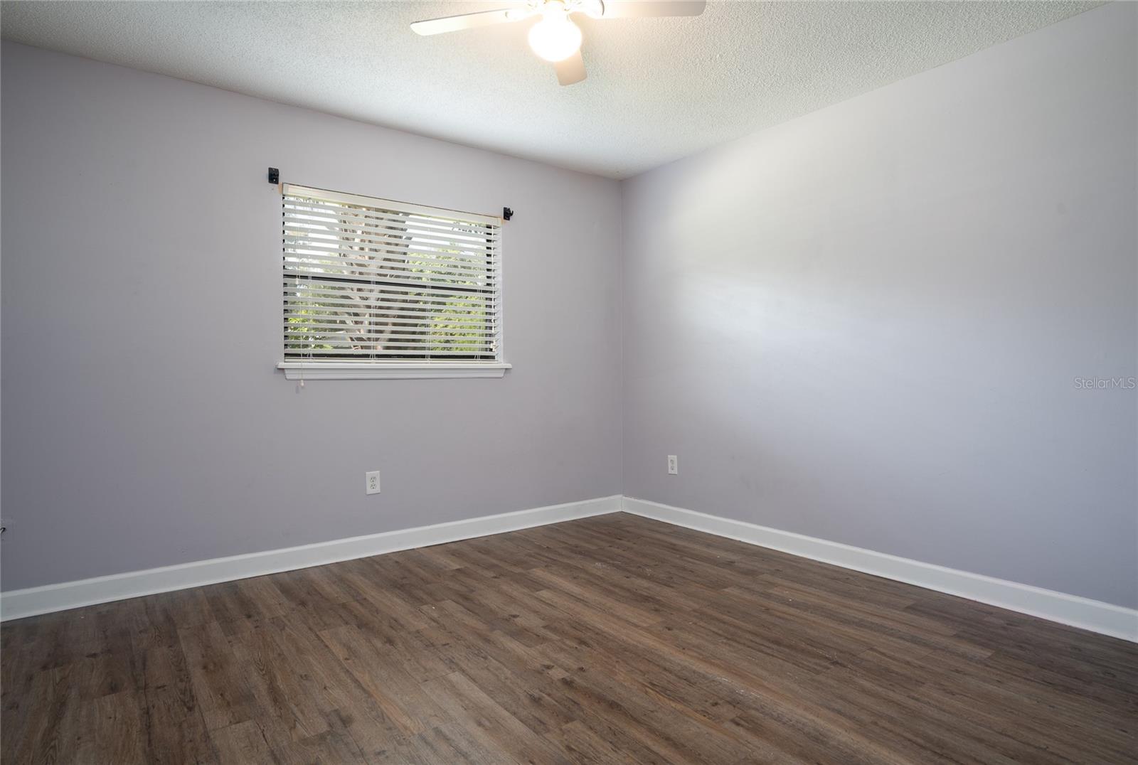 437 E Oakwood Ave Property Photo 12