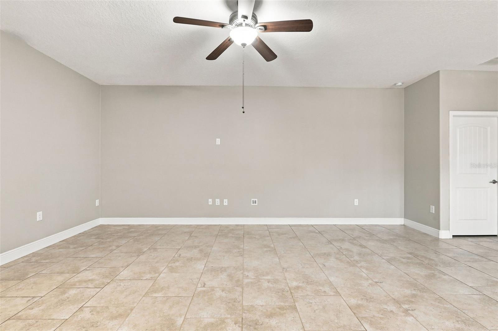 463 River Square Ln Property Photo 13