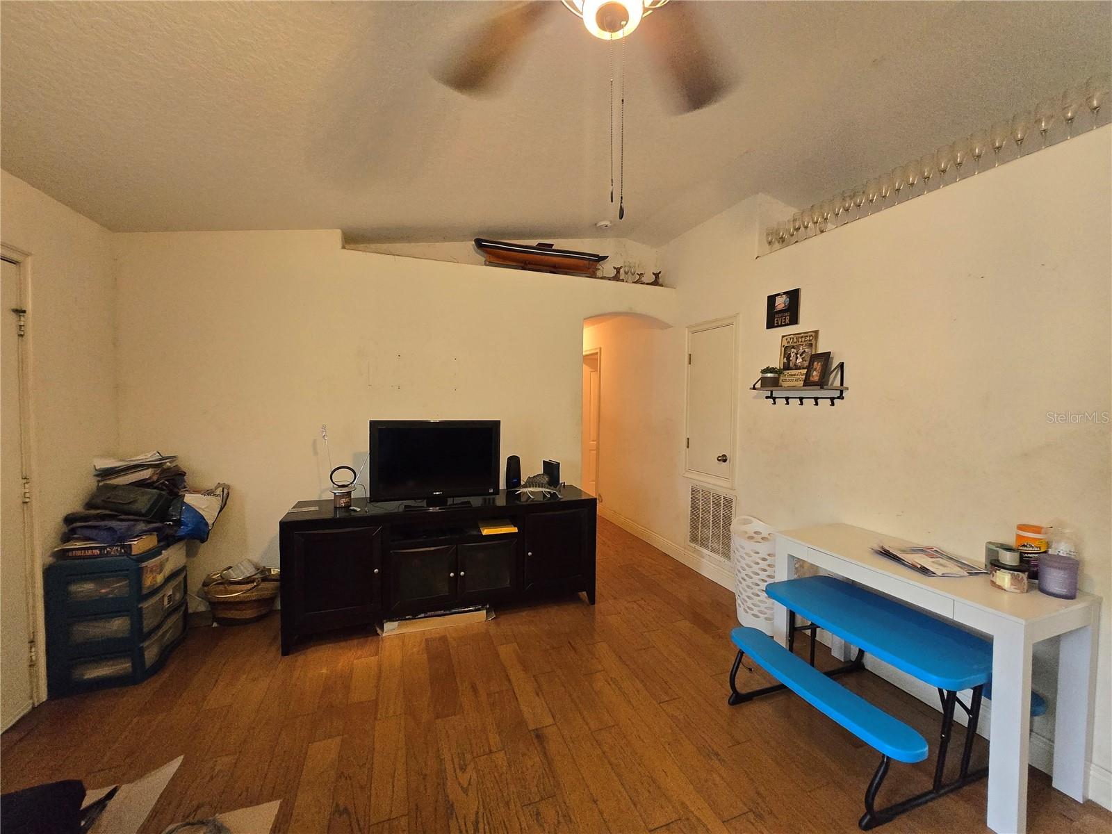 1715 9th Ave Property Photo 3