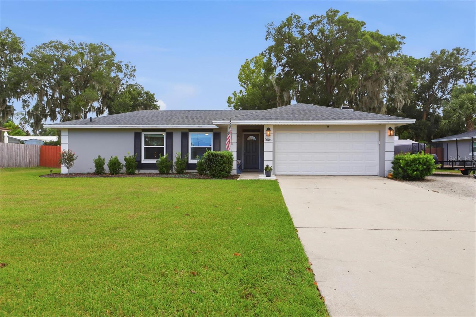 1004 CRESCENT PKWY