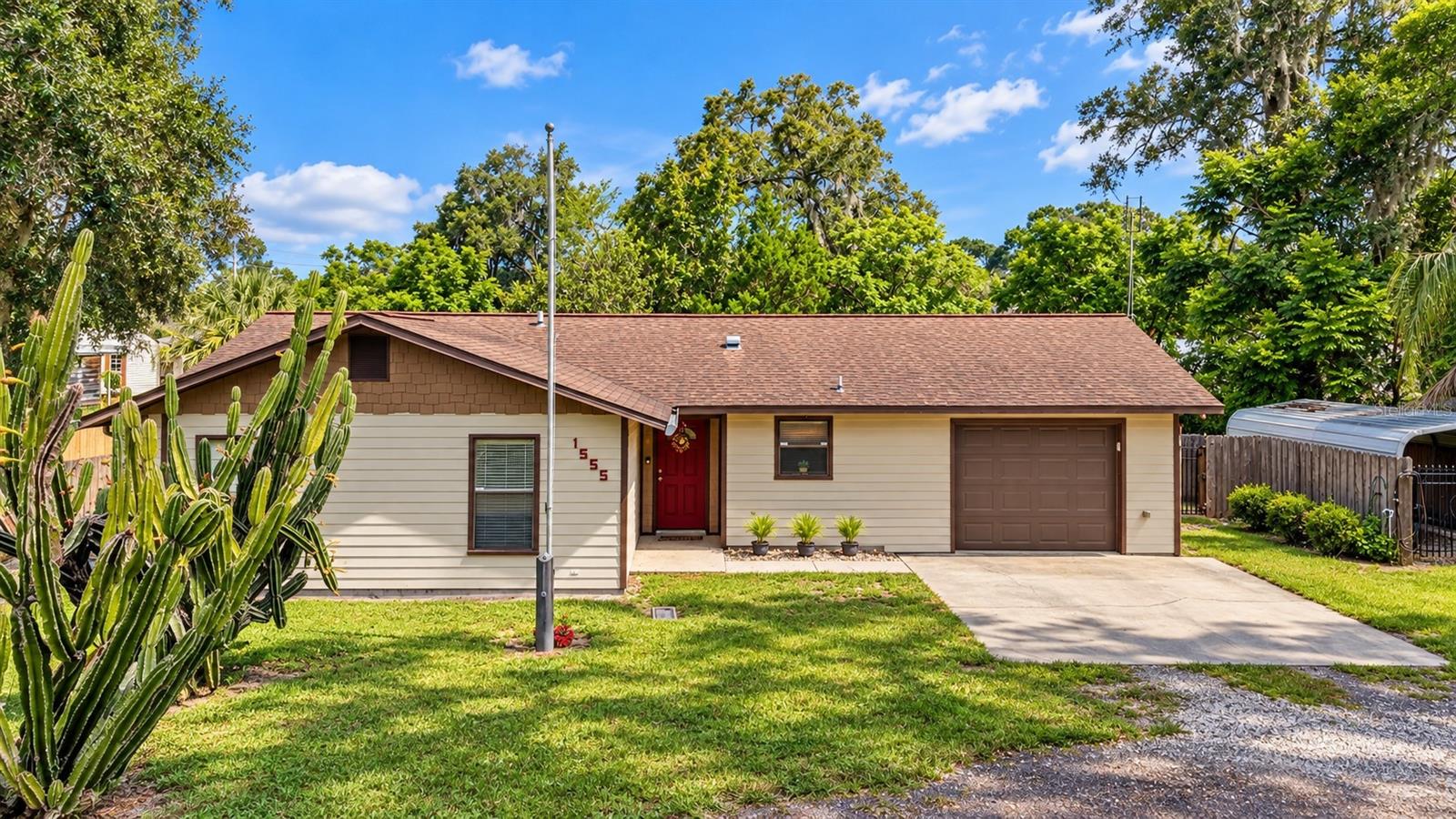 1555 ROWE LN Property Photo 1