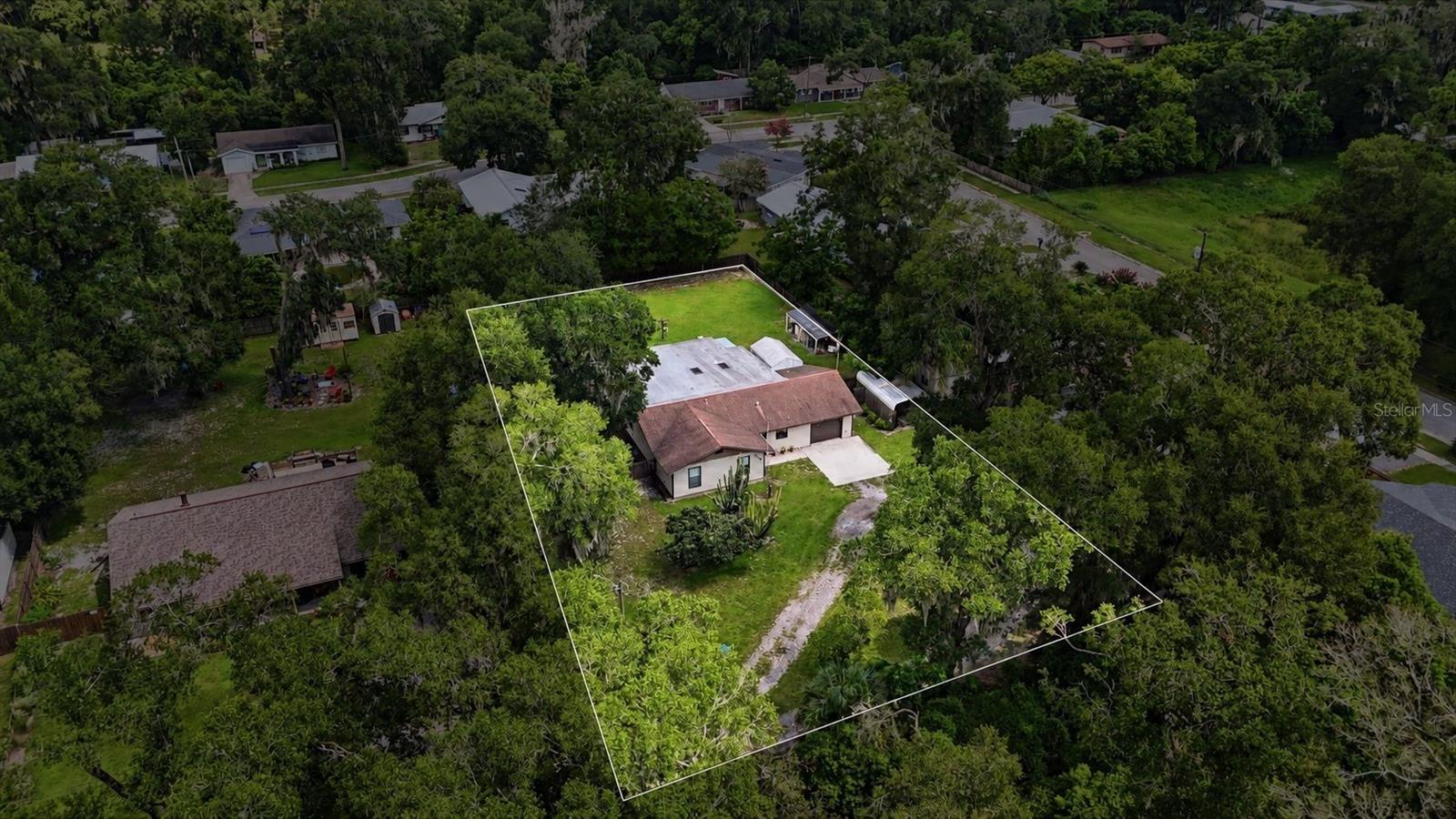 1555 Rowe Ln Property Photo 3