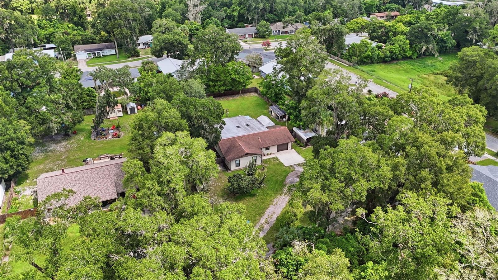 1555 Rowe Ln Property Photo 4