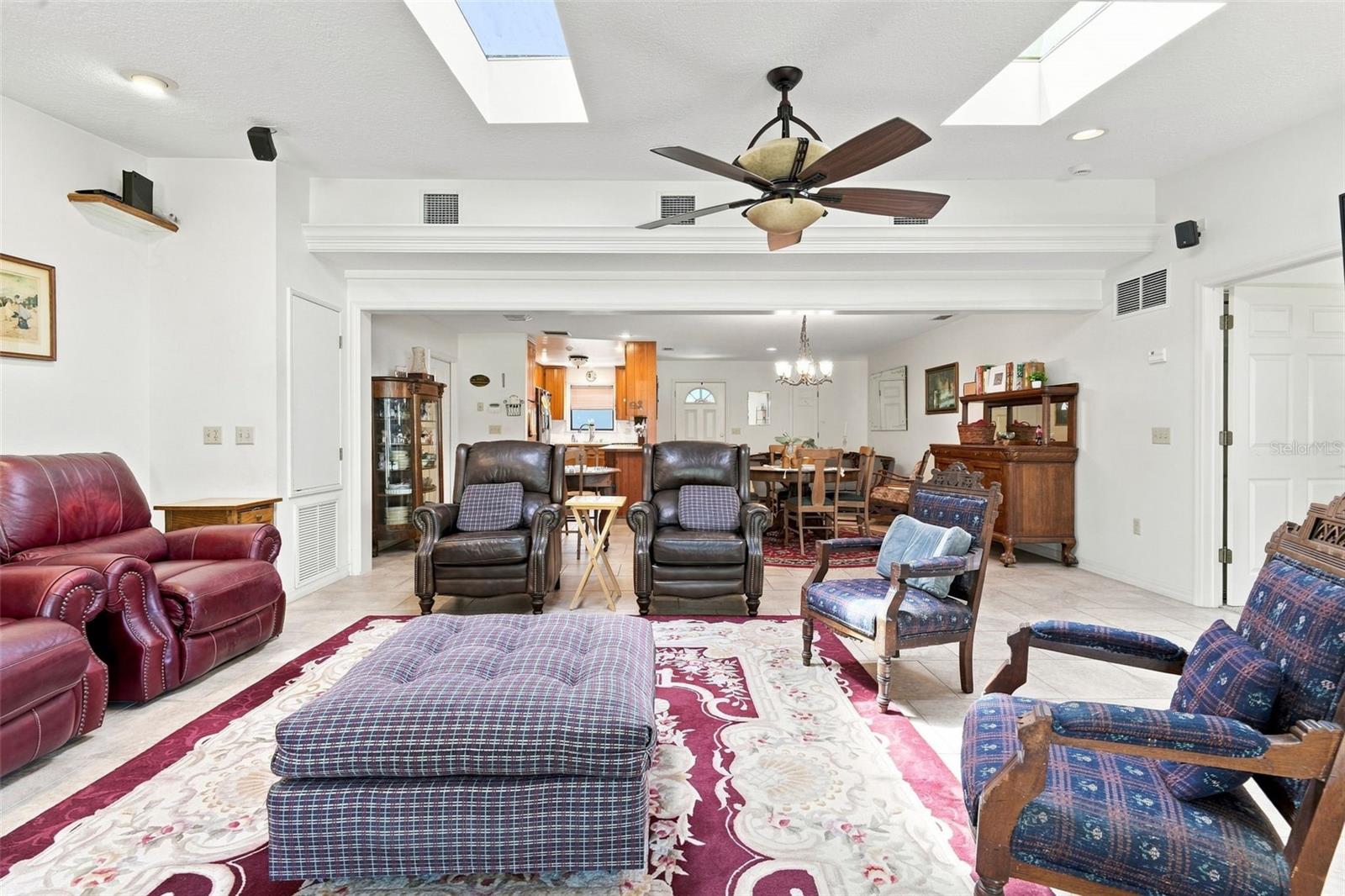 1555 Rowe Ln Property Photo 7