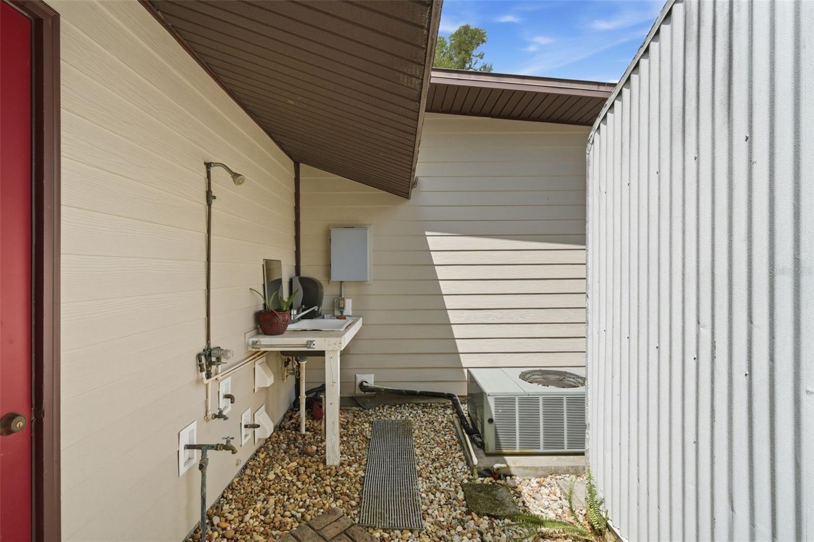 1555 Rowe Ln Property Photo 27