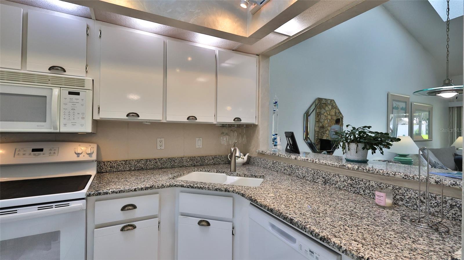 932 Meadow View Dr #c Property Photo 8