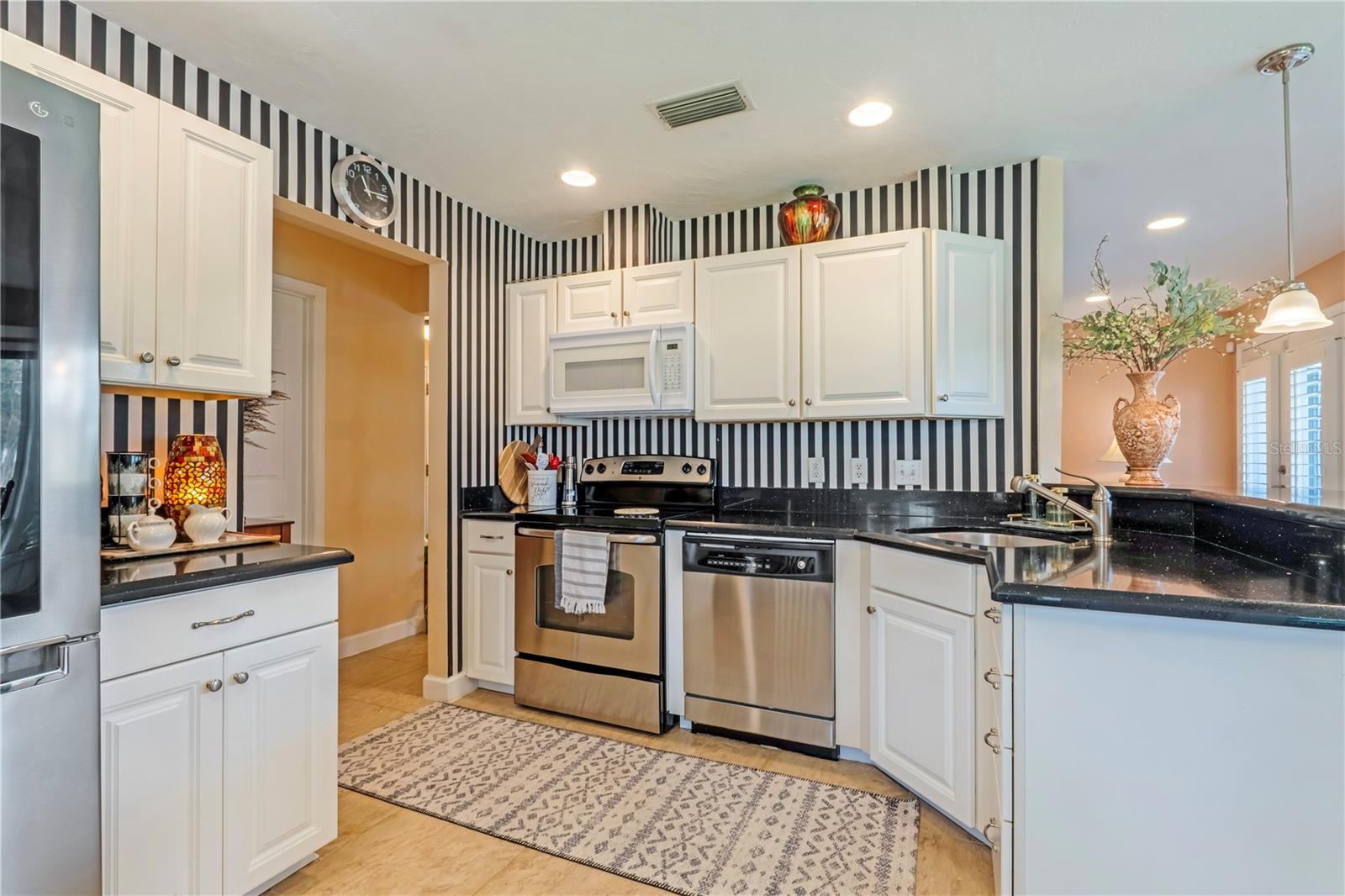 150 Blue Heron Dr #b Property Photo 14