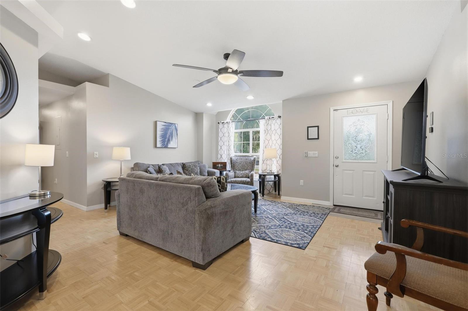 1095 E Wisconsin Ave Property Photo 10