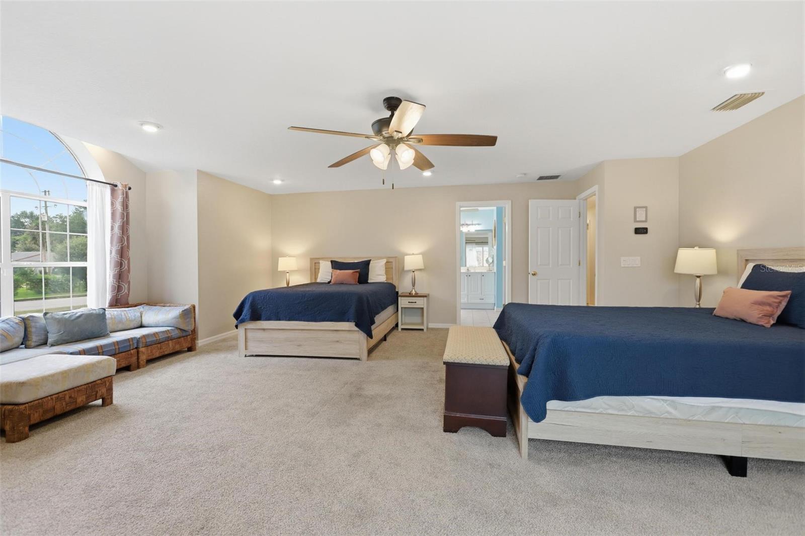 1095 E Wisconsin Ave Property Photo 16