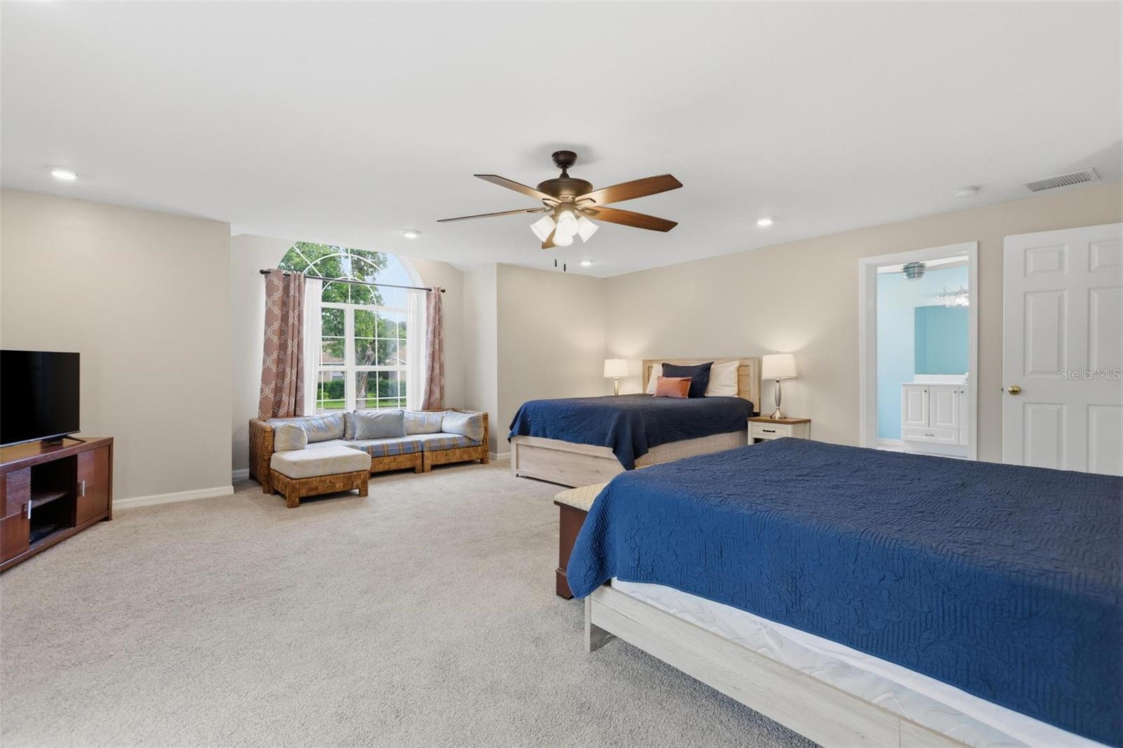 1095 E Wisconsin Ave Property Photo 18