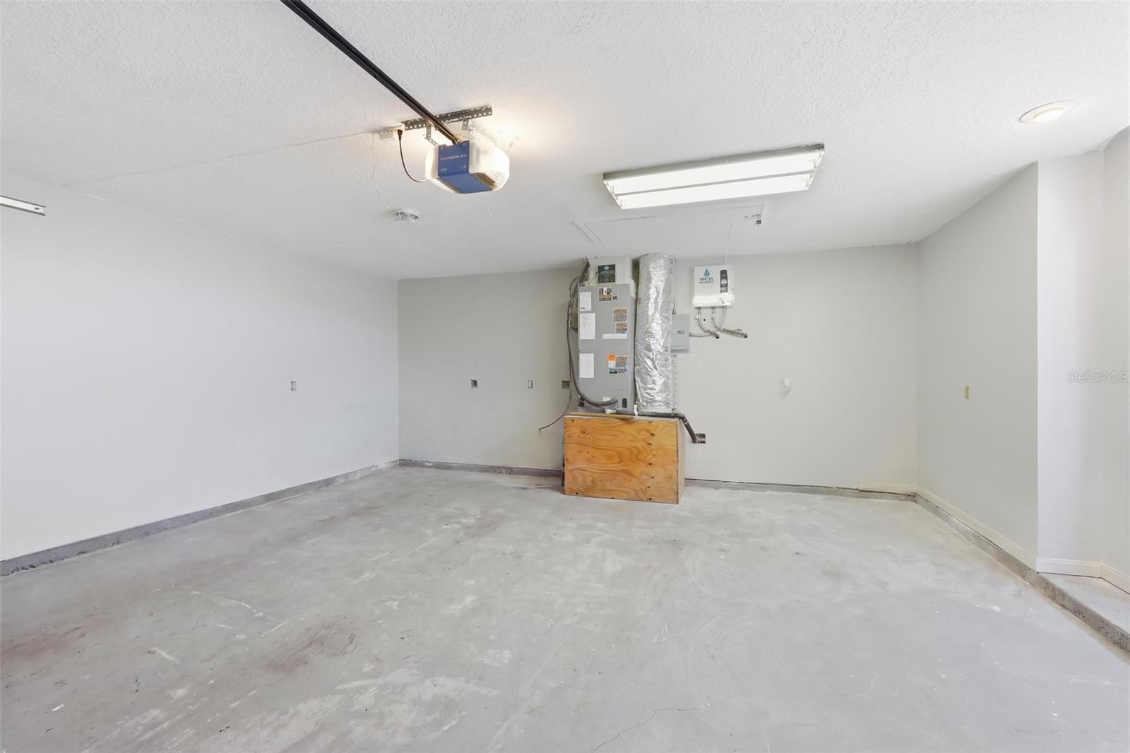 1095 E Wisconsin Ave Property Photo 43