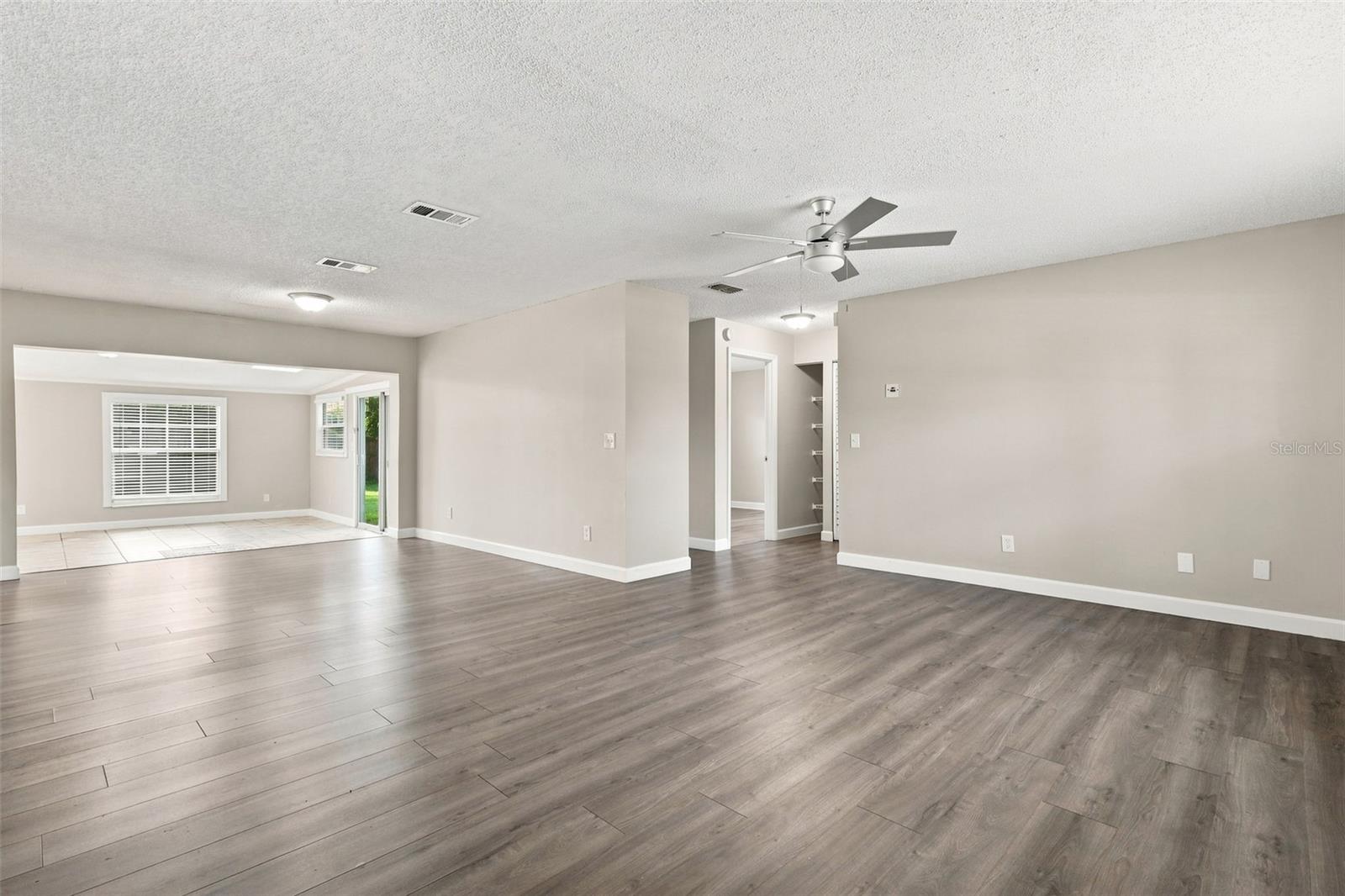 3307 Pine Tree Dr Property Photo 5