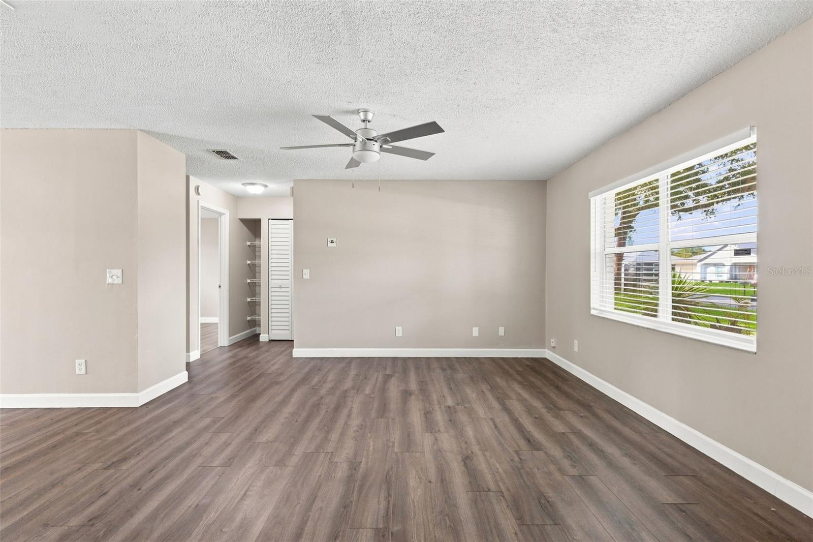 3307 Pine Tree Dr Property Photo 6