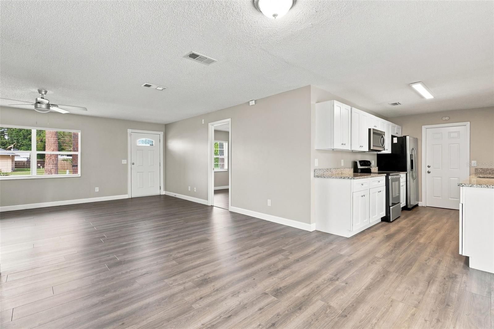 3307 Pine Tree Dr Property Photo 9