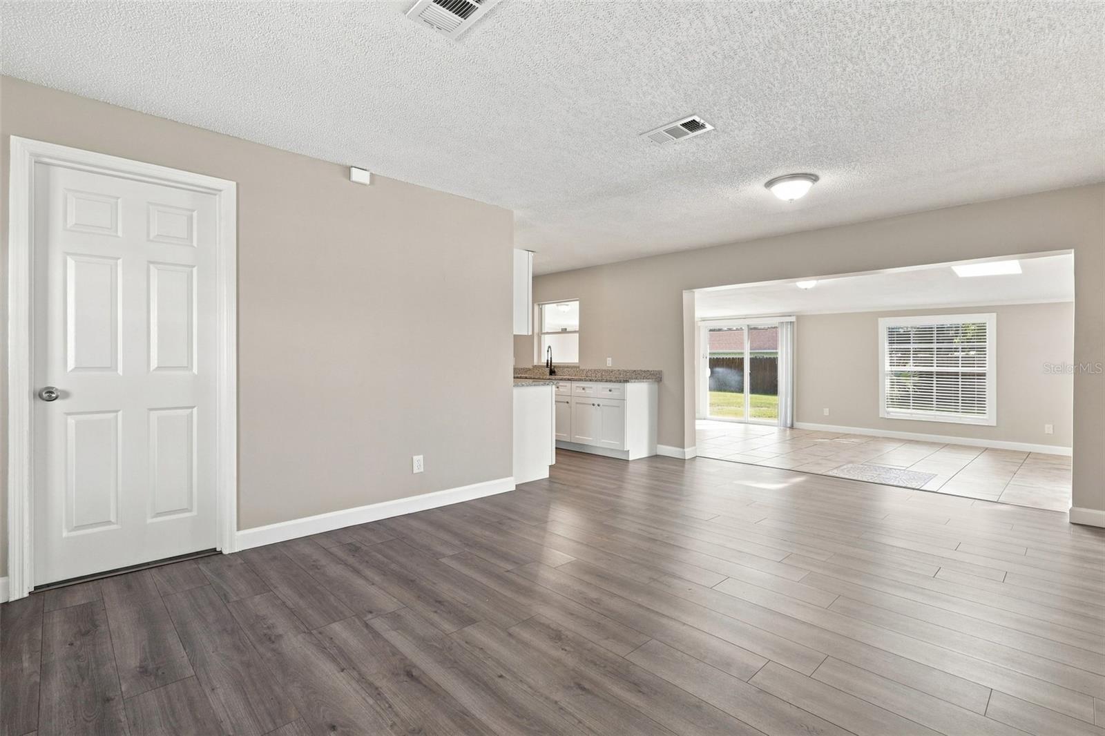 3307 Pine Tree Dr Property Photo 10