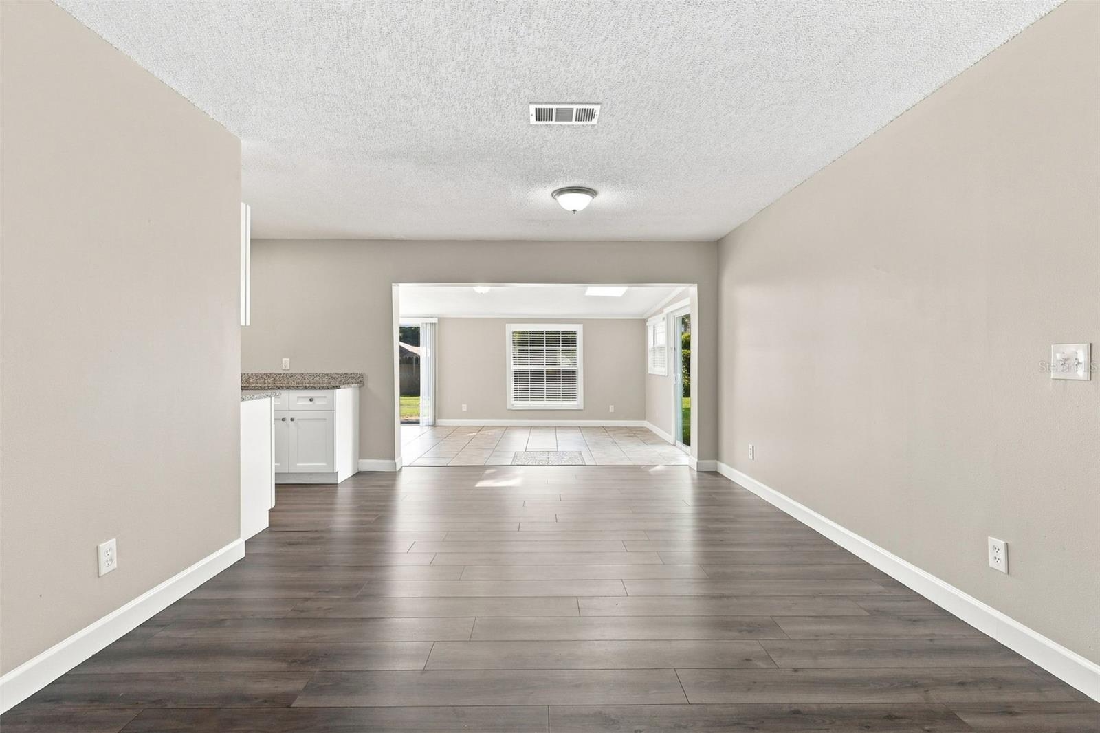 3307 Pine Tree Dr Property Photo 11