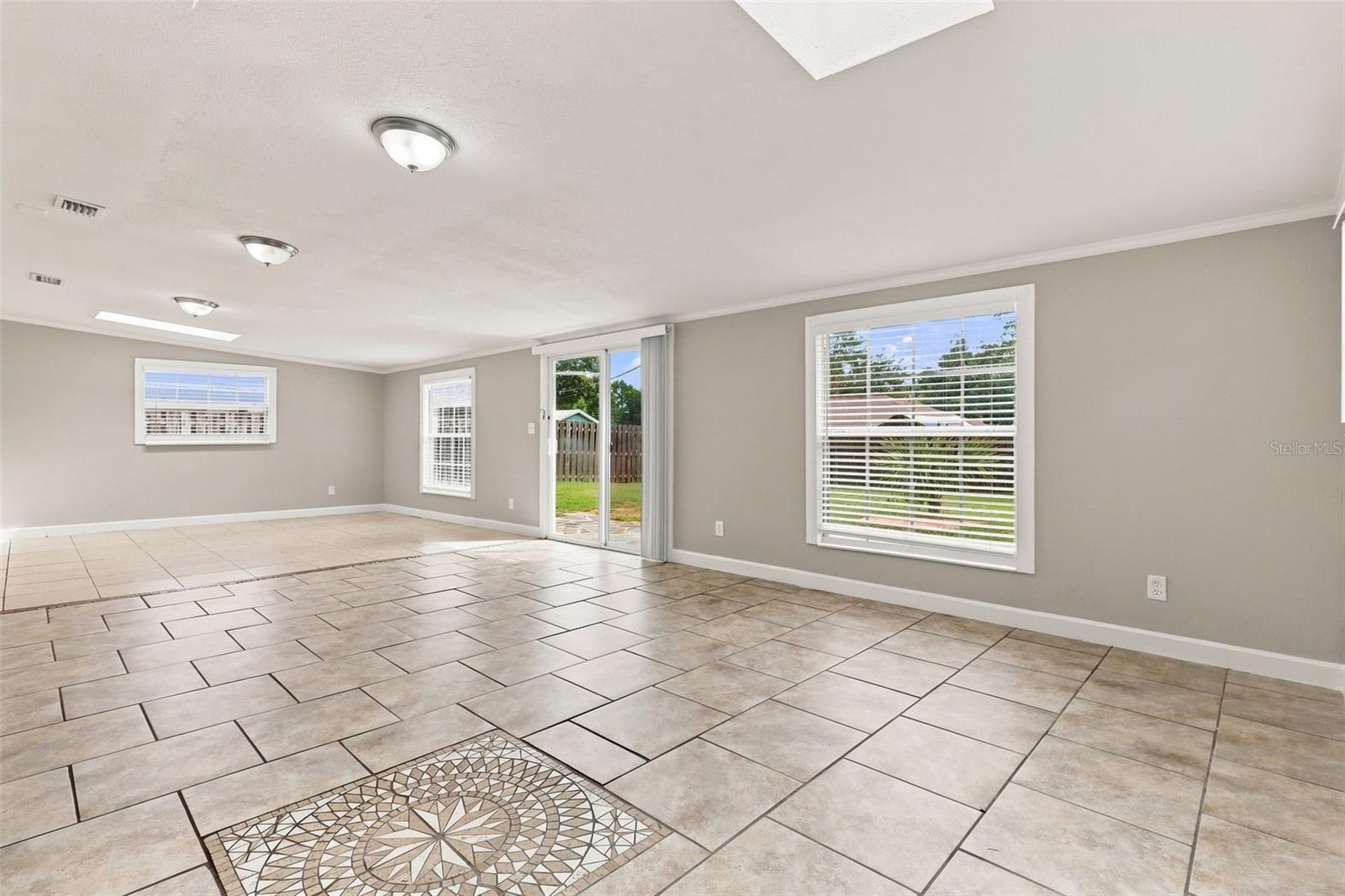 3307 Pine Tree Dr Property Photo 12