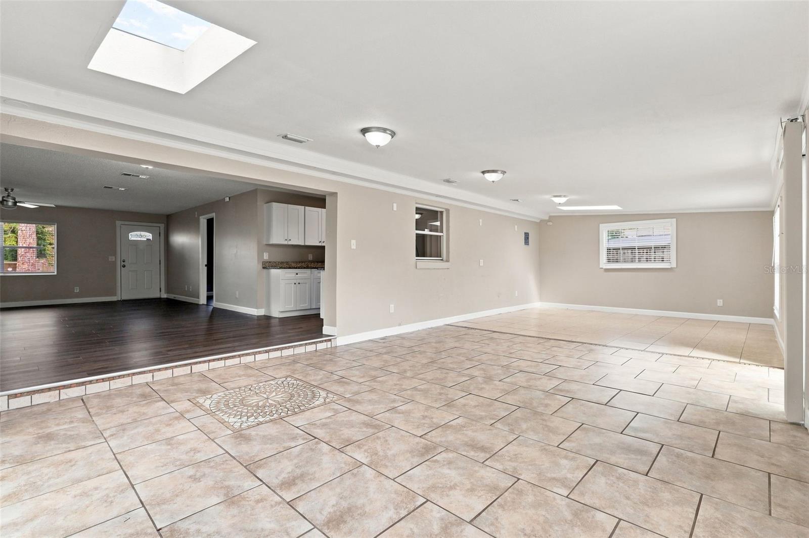 3307 Pine Tree Dr Property Photo 14