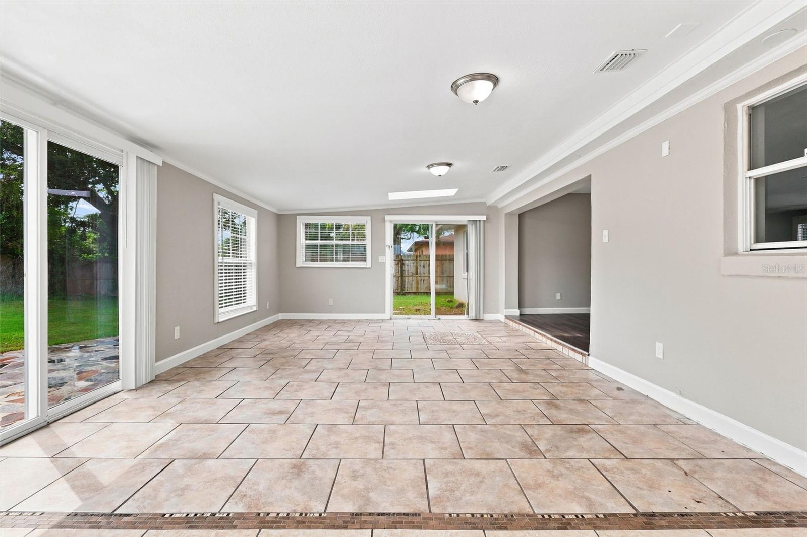 3307 Pine Tree Dr Property Photo 17