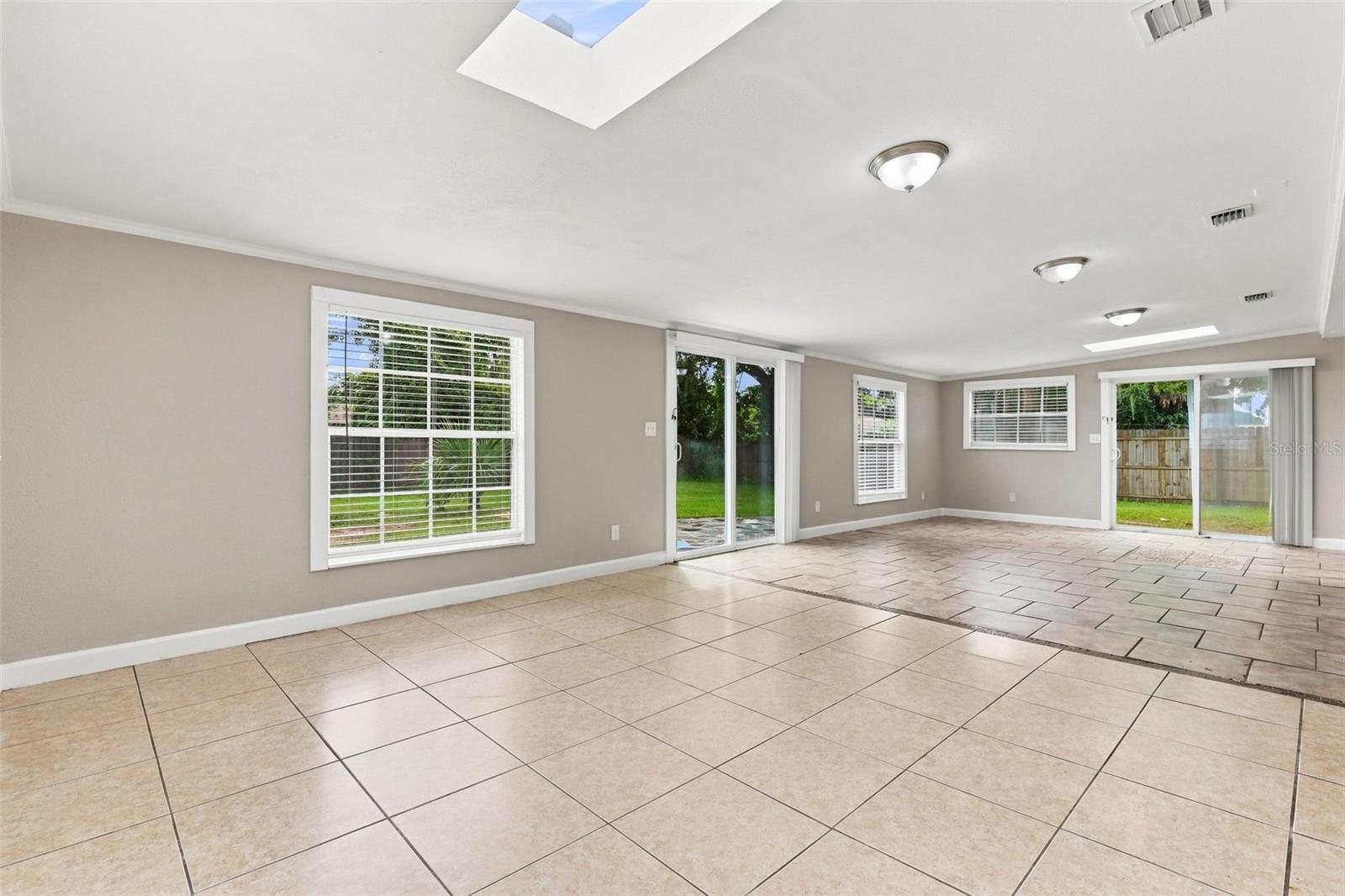 3307 Pine Tree Dr Property Photo 18
