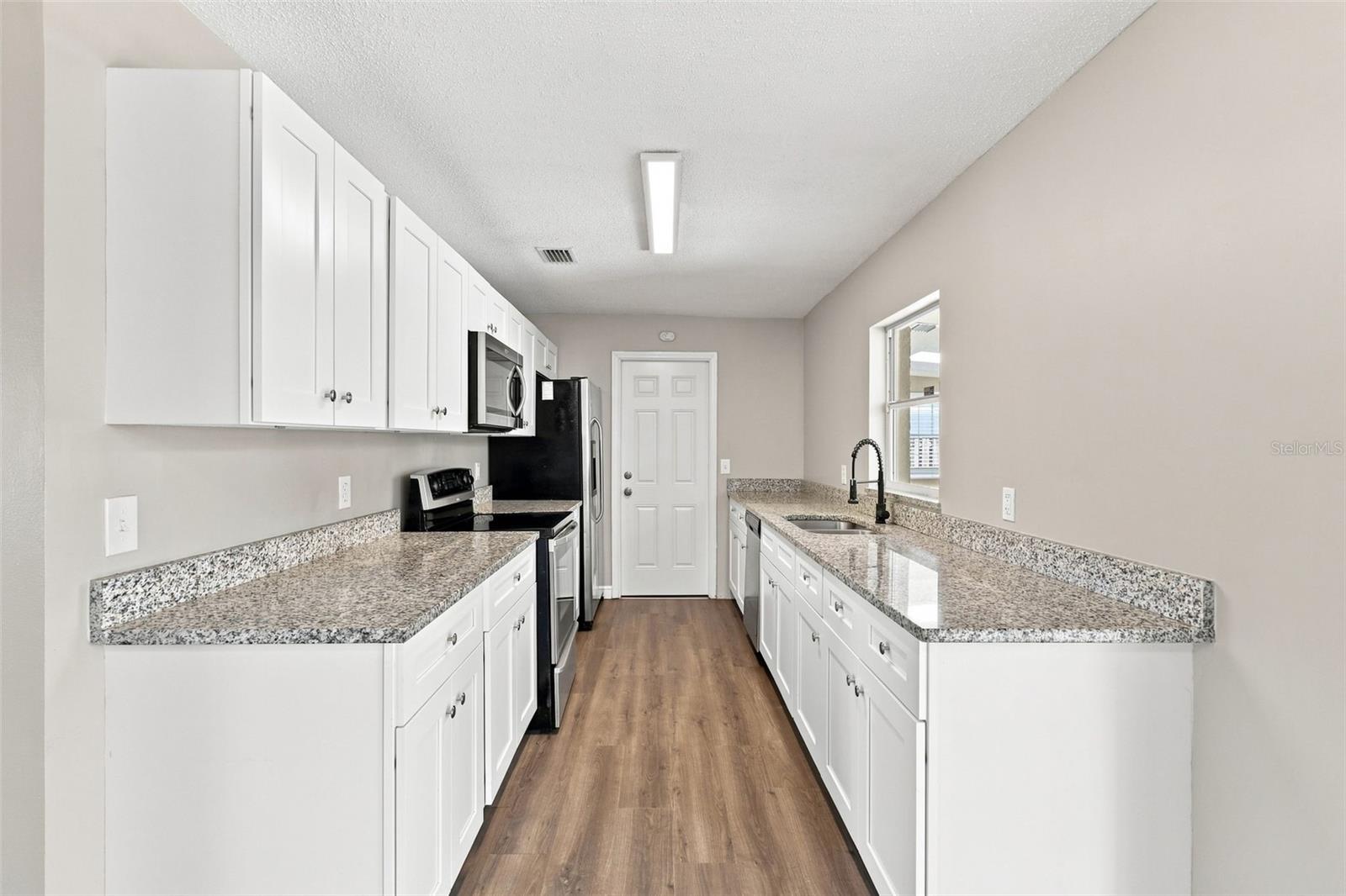 3307 Pine Tree Dr Property Photo 21