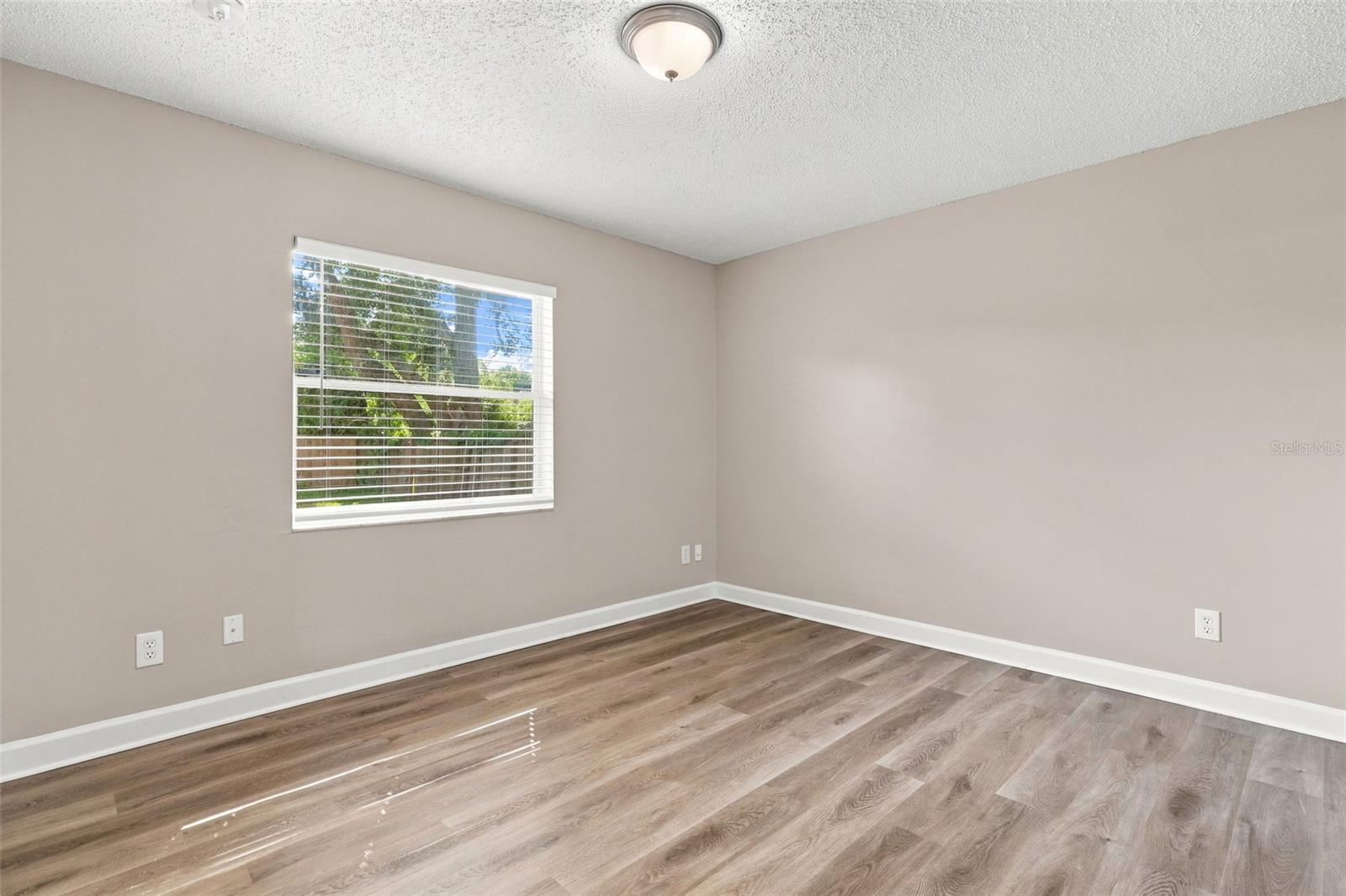 3307 Pine Tree Dr Property Photo 30