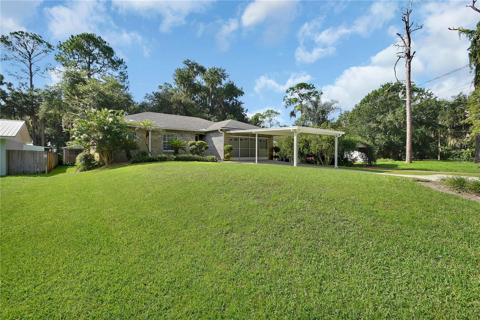 2249 Hontoon Rd Property Photo 1