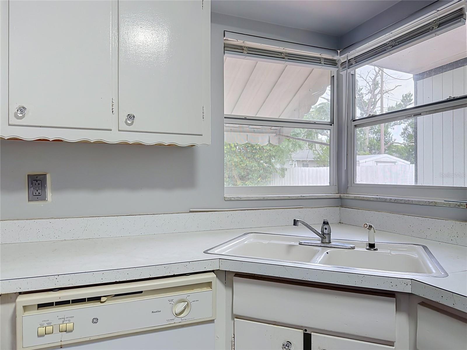 1371 Rockhill St Property Photo 18