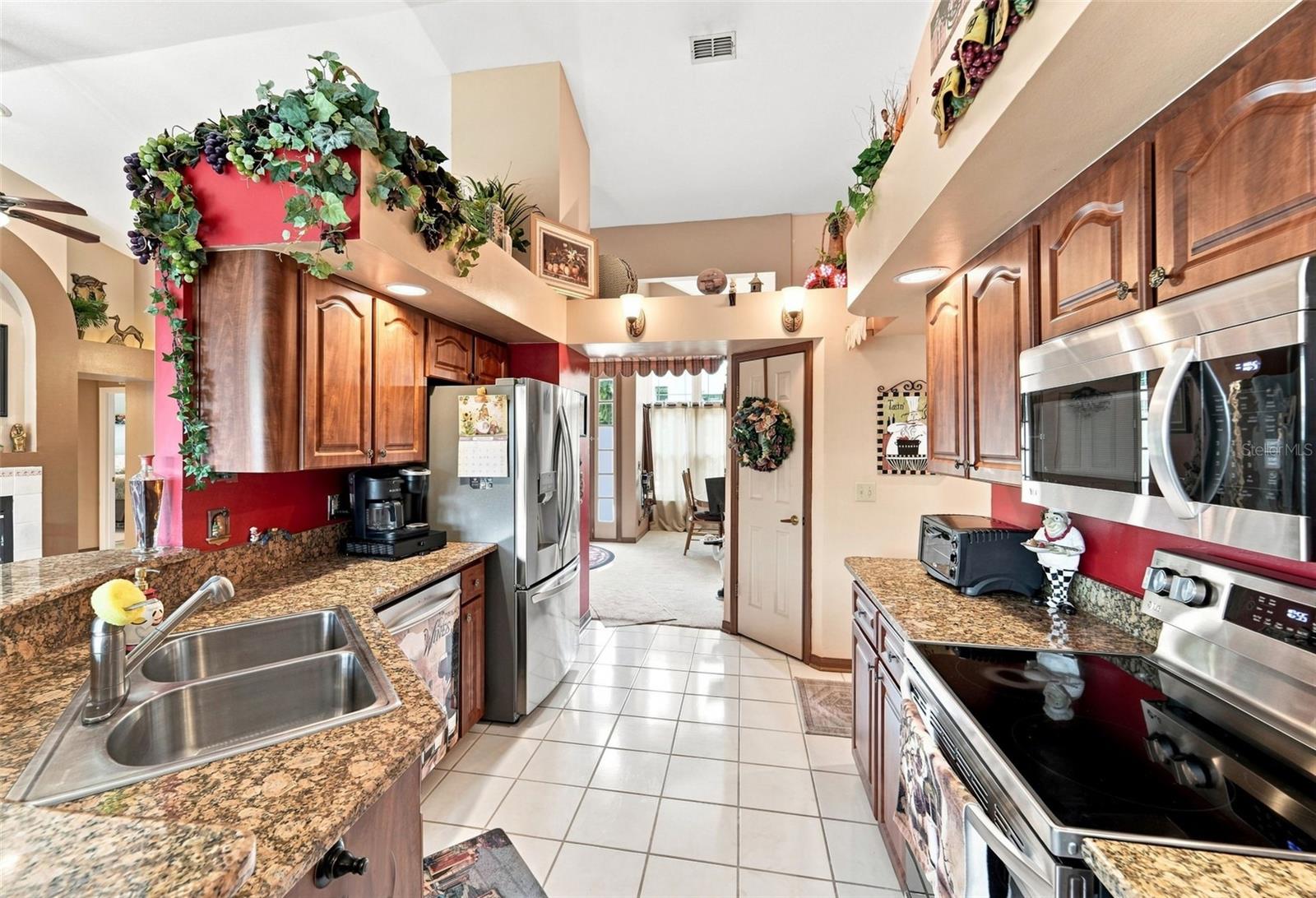 102 Birkwood Ct Property Photo 7