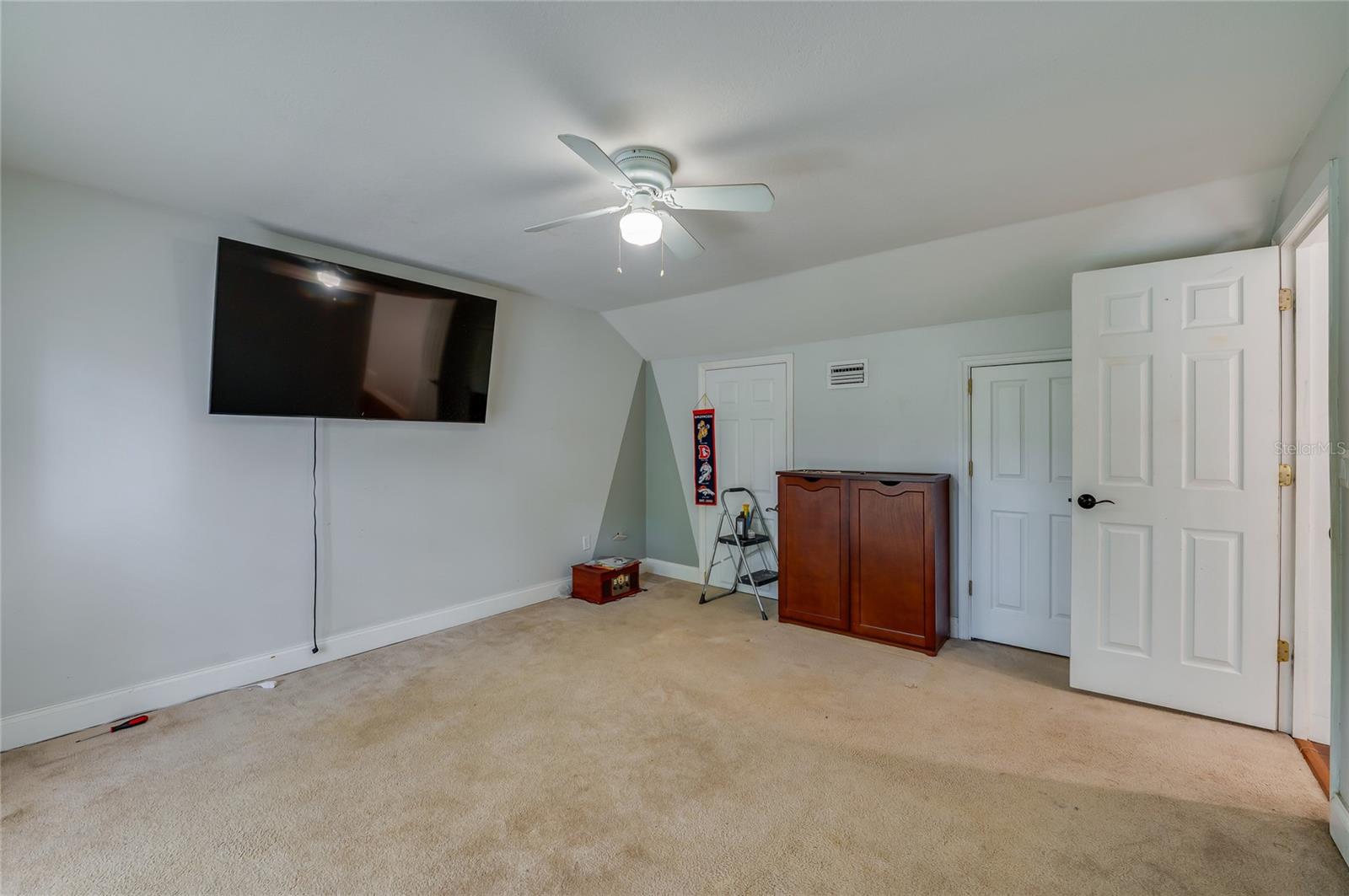 2081 Pennsylvania Dr Property Photo 37