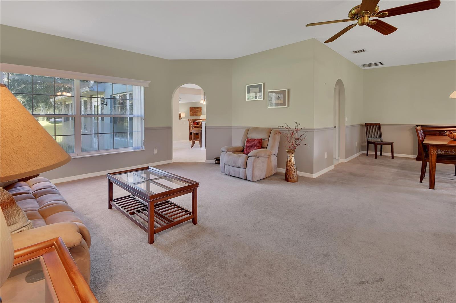1925 Glenwood Oaks Ln Property Photo 4
