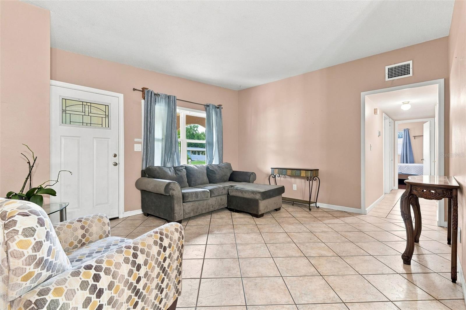 275 Abbott Ave Property Photo 3