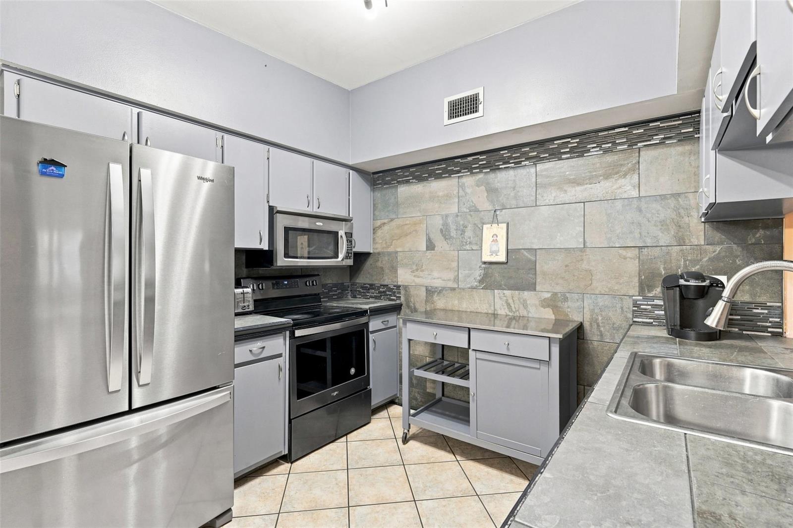 275 Abbott Ave Property Photo 5