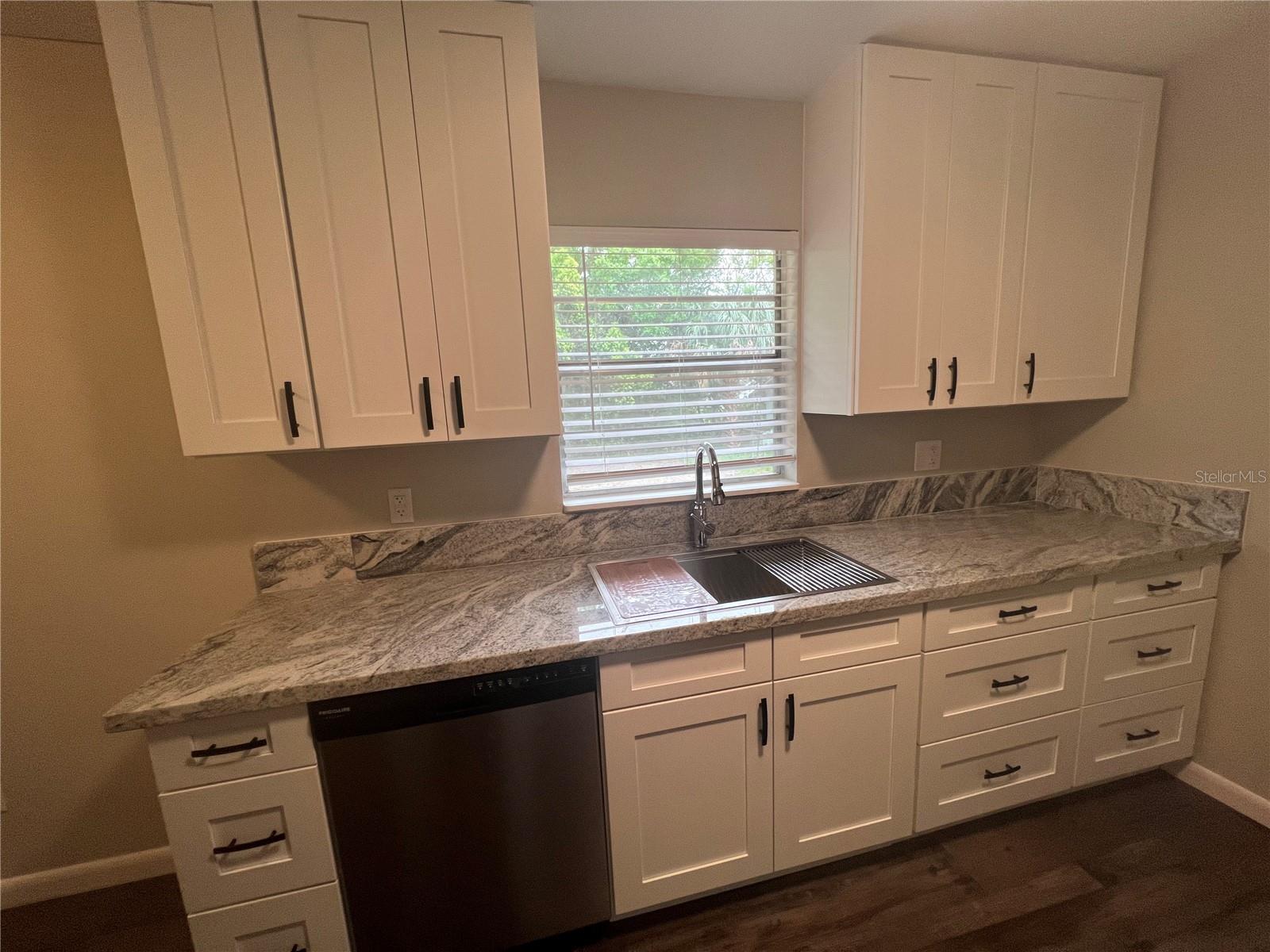 610 Patlin Ave Property Photo 4