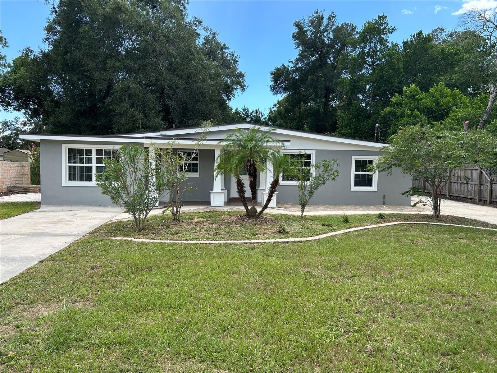 104 E Gardenia Dr Property Photo 2