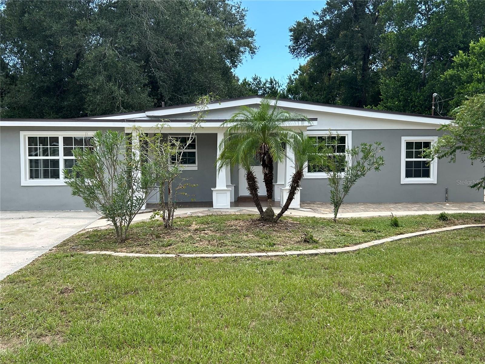 104 E Gardenia Dr Property Photo 3