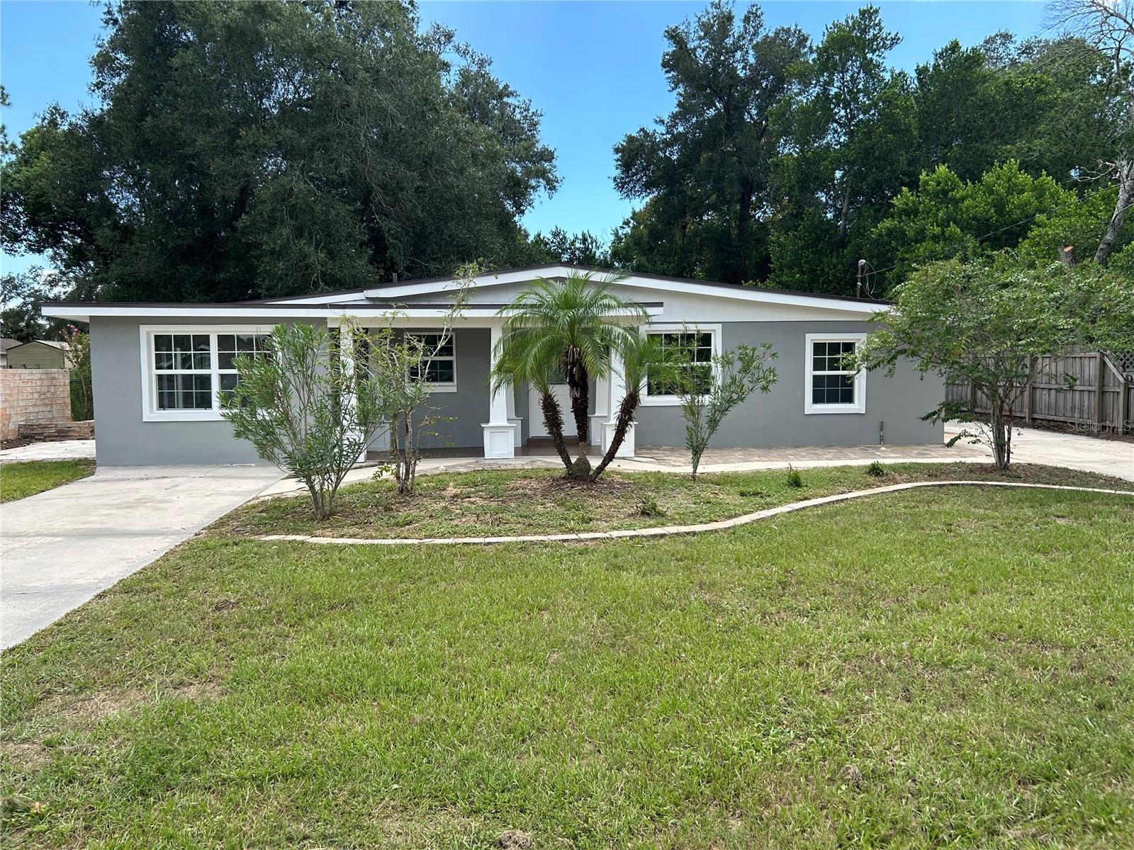 104 E Gardenia Dr Property Photo 4