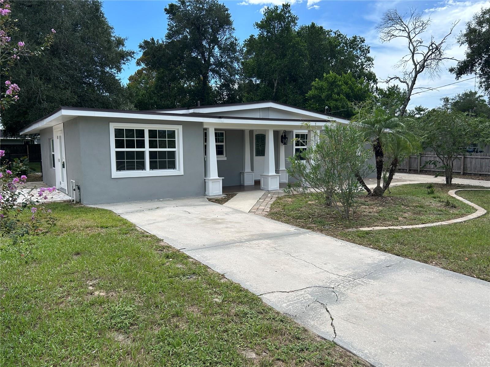 104 E Gardenia Dr Property Photo 6