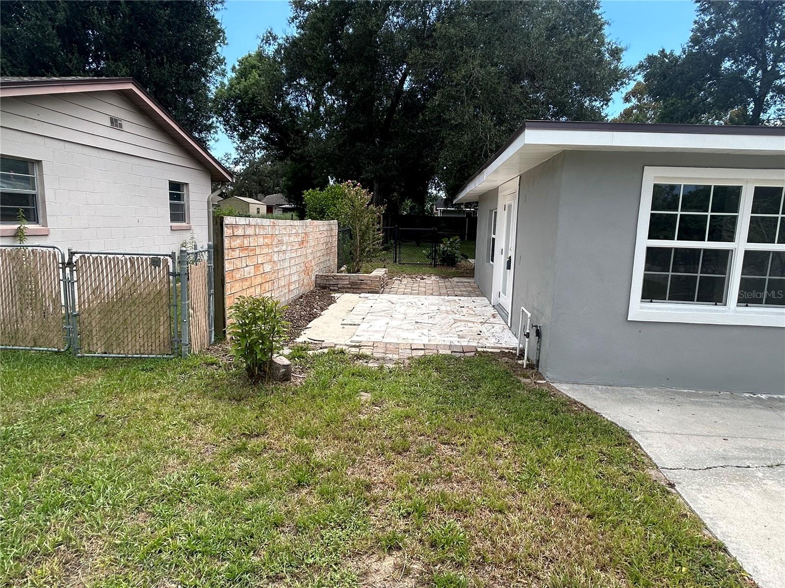 104 E Gardenia Dr Property Photo 8