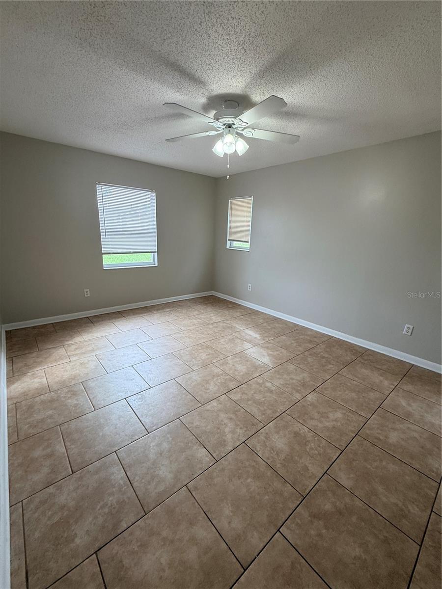 2942 Greynolds St Property Photo 6