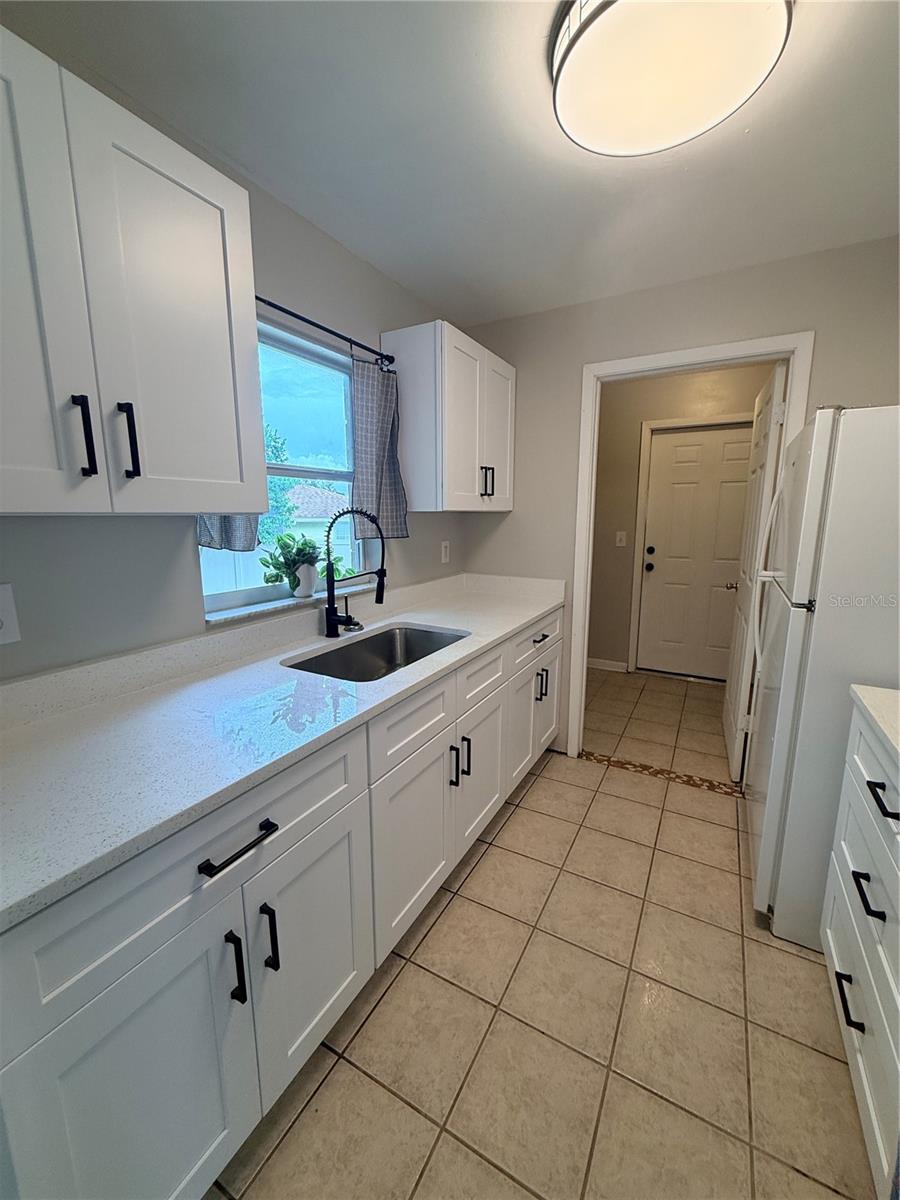 2942 Greynolds St Property Photo 11