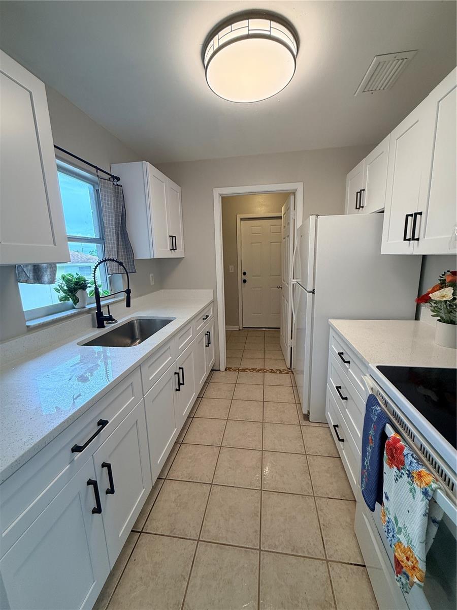 2942 Greynolds St Property Photo 14