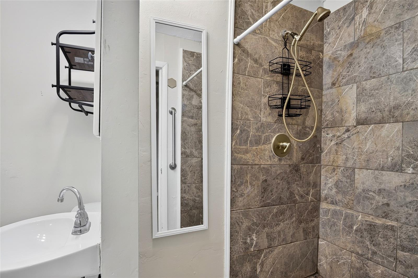1019 Pioneer Dr Property Photo 21