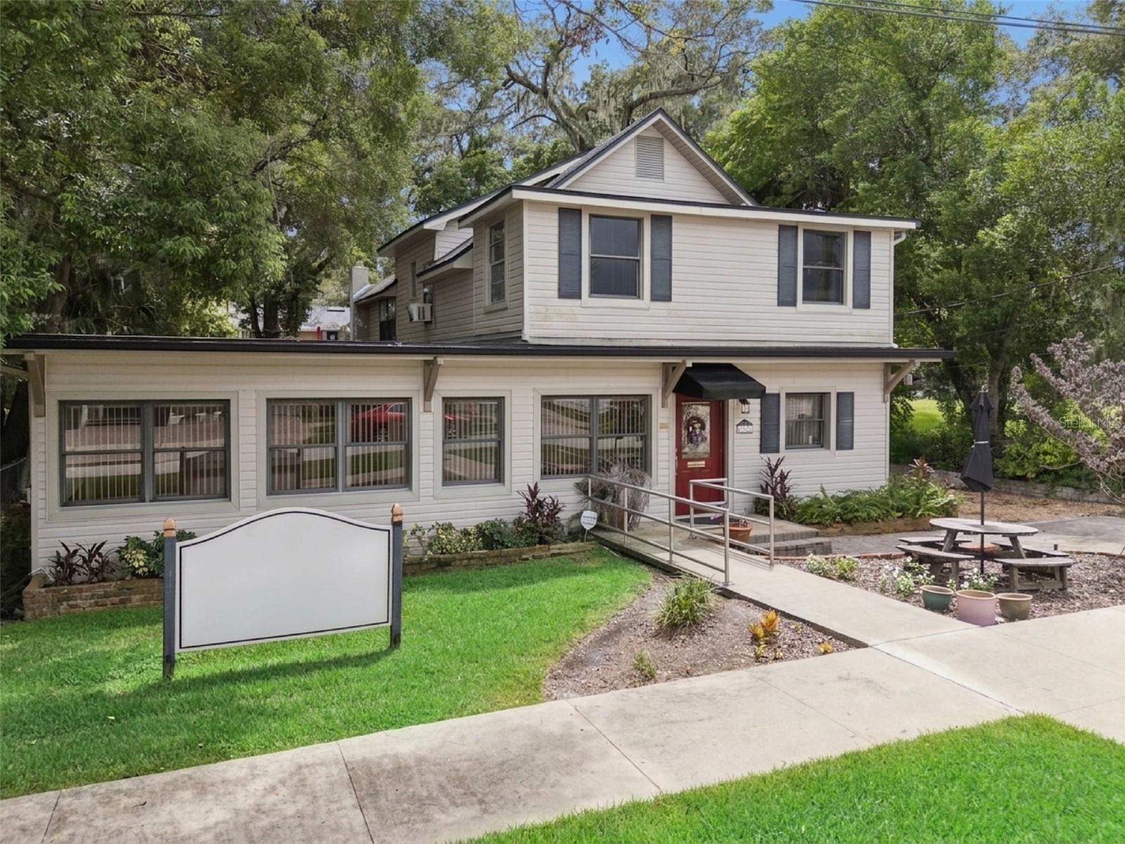 112 Pasadena Pl Property Photo 3