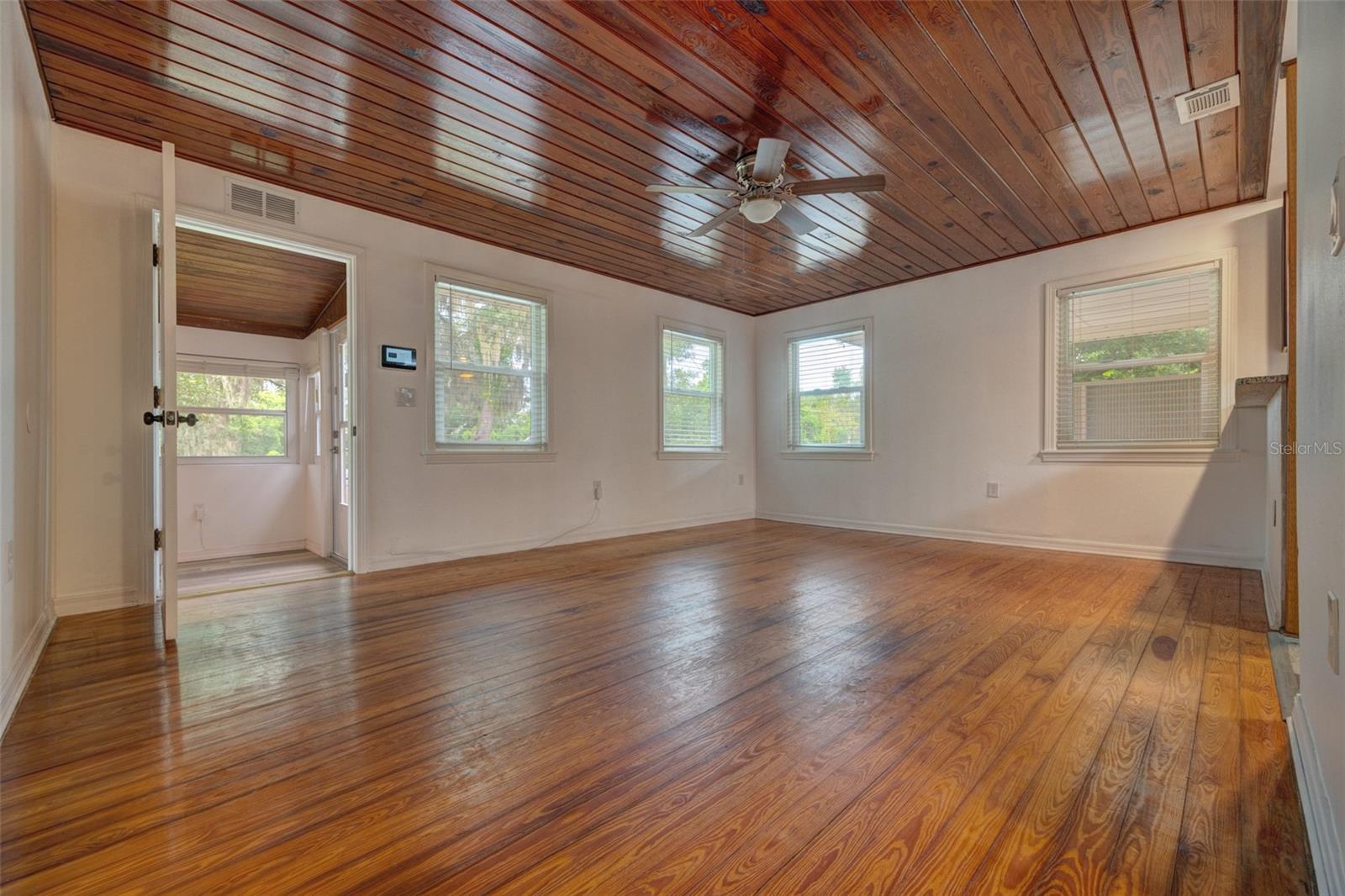 355 W Wisconsin Ave Property Photo 8