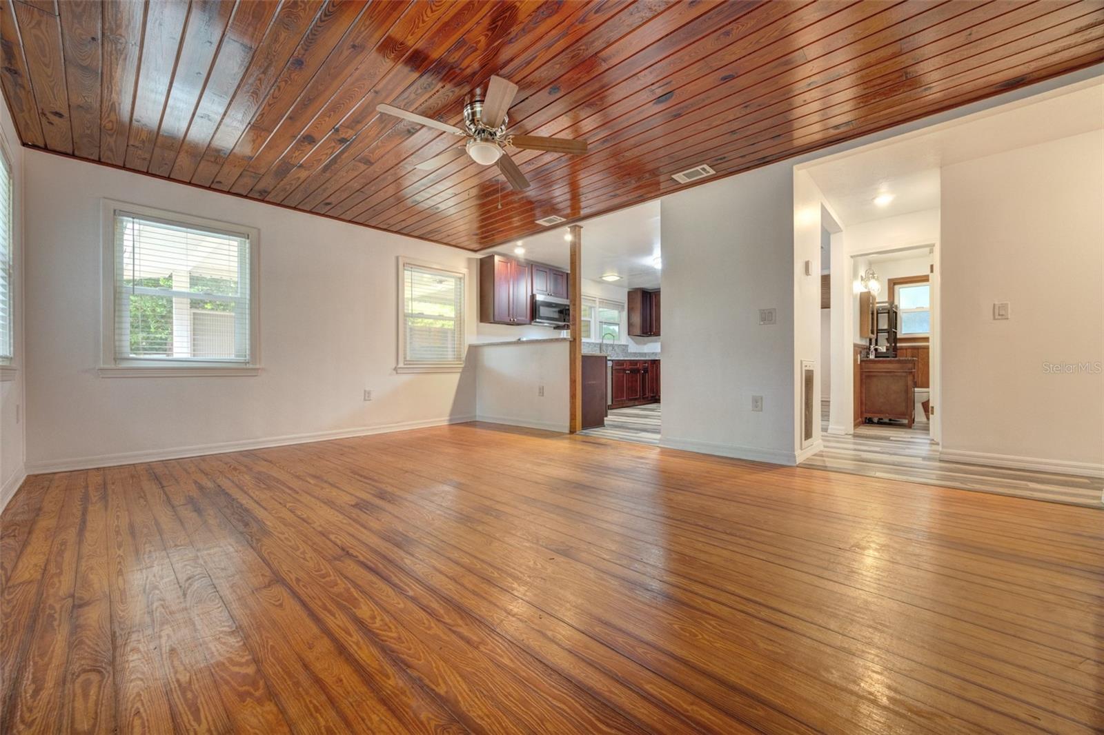 355 W Wisconsin Ave Property Photo 9