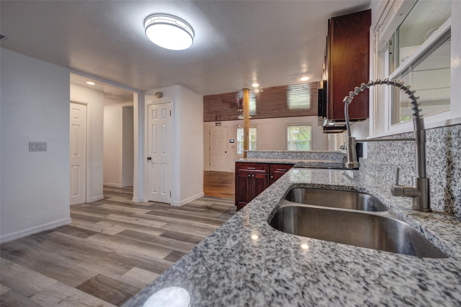 355 W Wisconsin Ave Property Photo 15