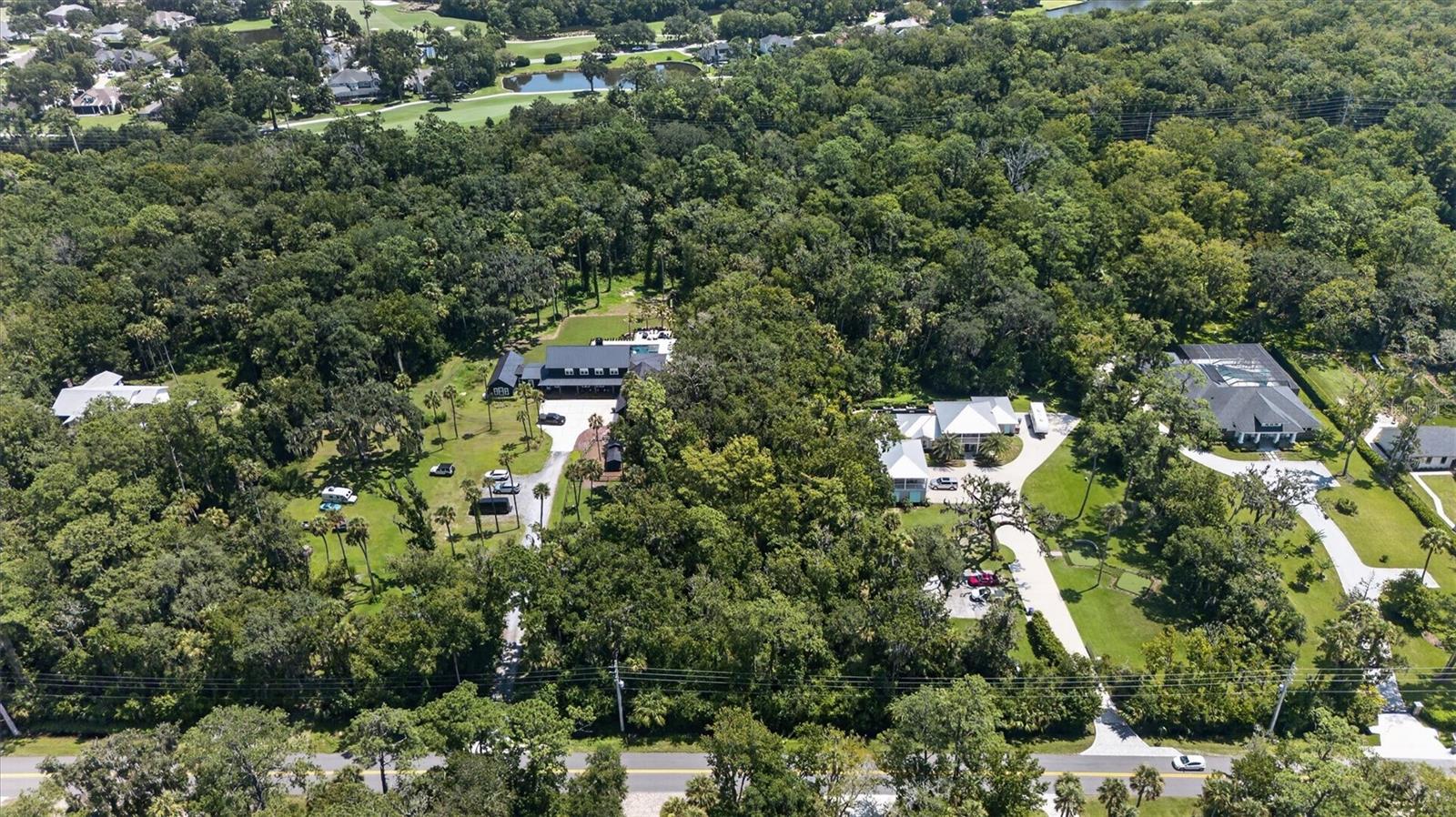 N Roscoe Blvd Property Photo 4