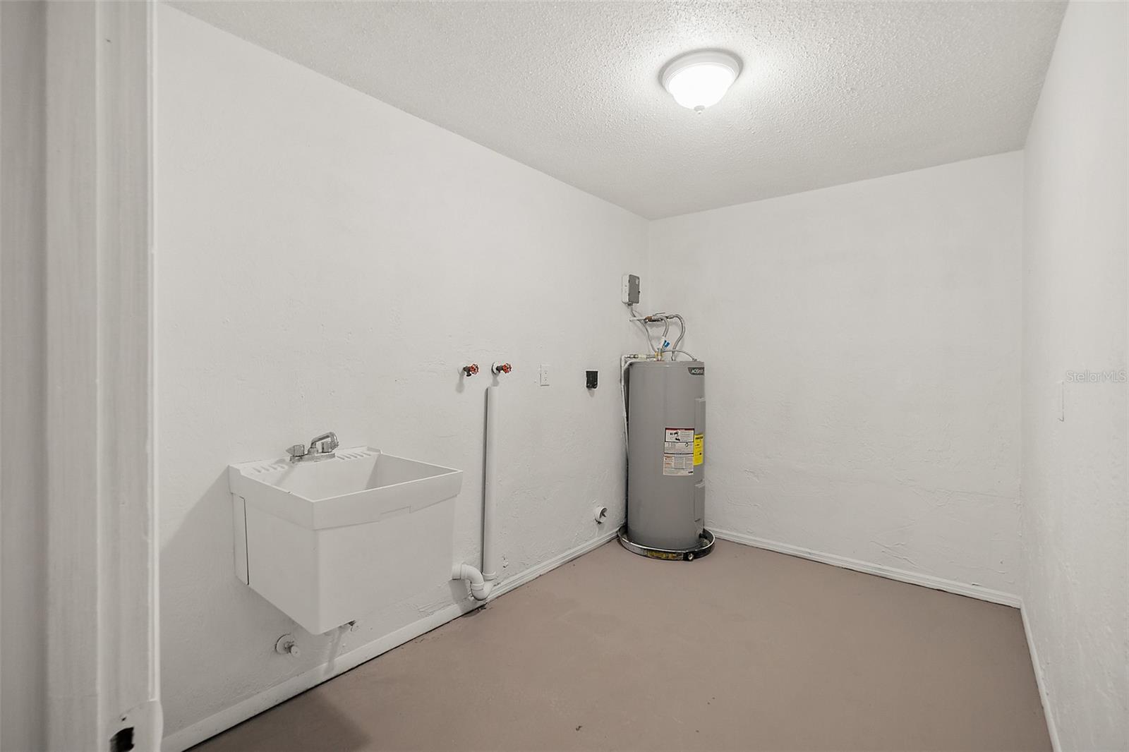 977 Whiporwill Dr Property Photo 22