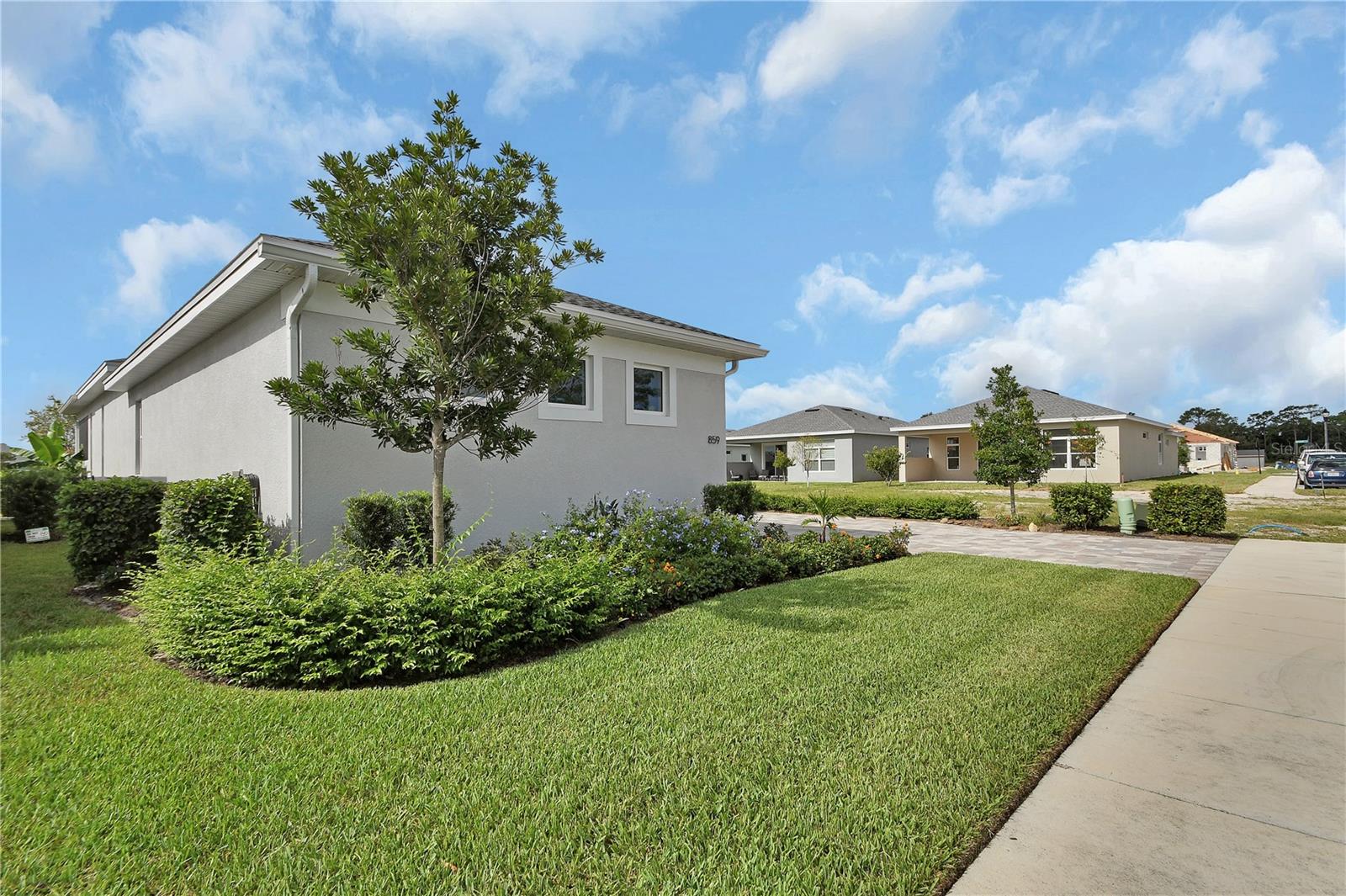859 Liliana Dr Property Photo 3